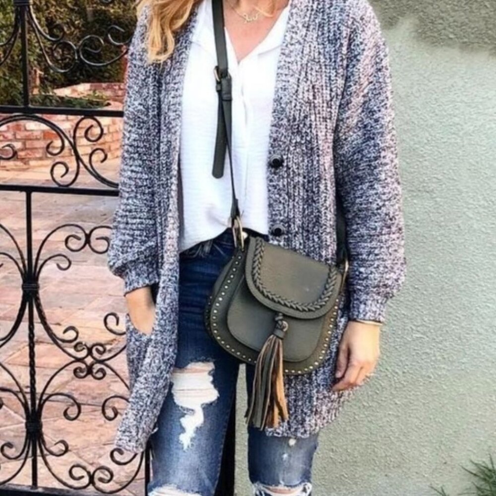 🟣🟣 Cabi Size Small Oversized Knit Button Pocket Embrace Cardigan Sweater